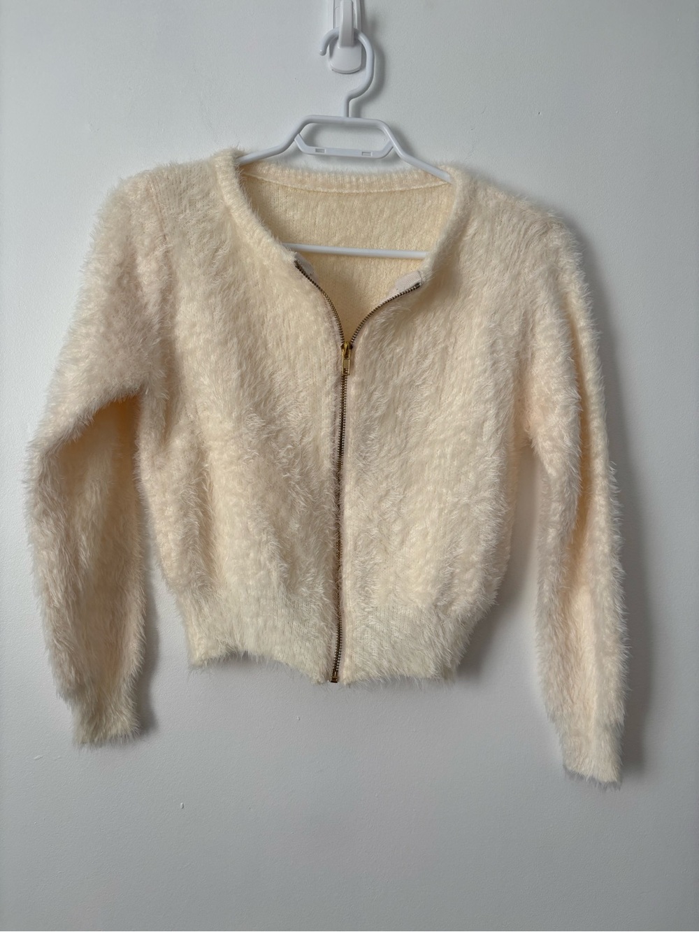 BNWT Cream Fuzzy Eyelash Knit Zip-Up Crop Cardigan Sweater